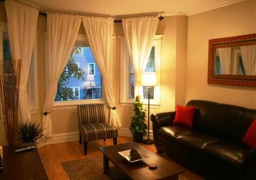фото отеля Roscoe Village Guesthouse