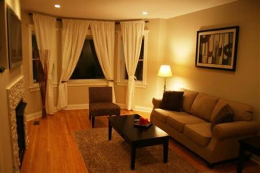 фото отеля Roscoe Village Guesthouse