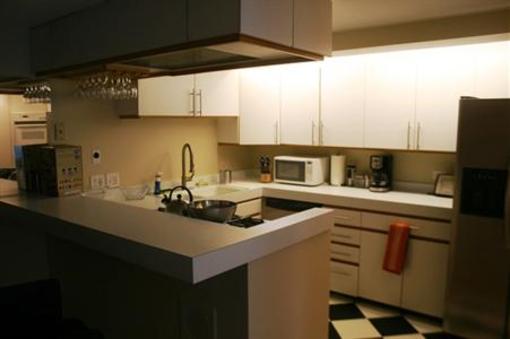 фото отеля Roscoe Village Guesthouse