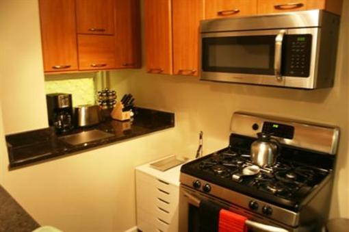 фото отеля Roscoe Village Guesthouse