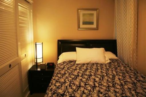 фото отеля Roscoe Village Guesthouse