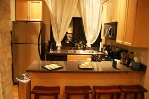 фото отеля Roscoe Village Guesthouse