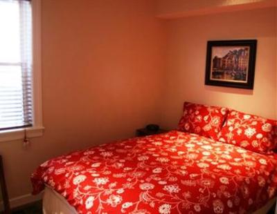 фото отеля Roscoe Village Guesthouse
