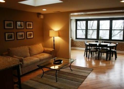 фото отеля Roscoe Village Guesthouse