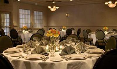 фото отеля Sheraton Suites Country Club Plaza