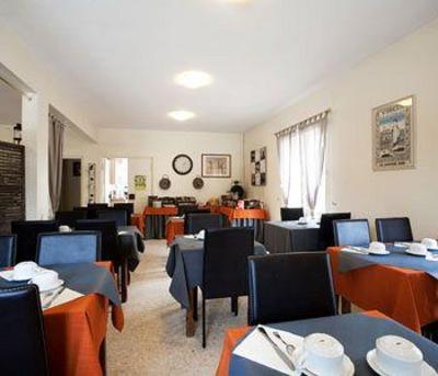 фото отеля Hotel Adelie Montagny-les-Beaune