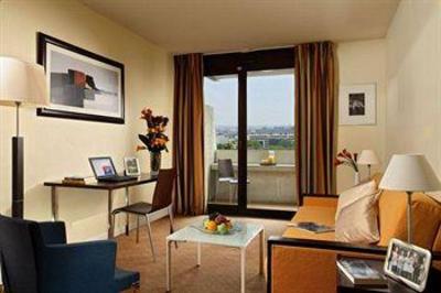 фото отеля Citadines La Defense Paris