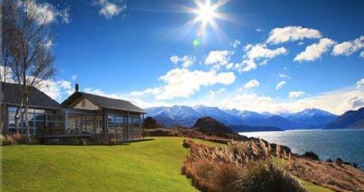 фото отеля Whare Kea Lodge & Chalet