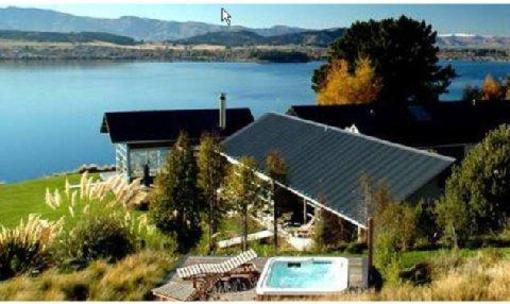 фото отеля Whare Kea Lodge & Chalet