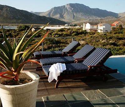 фото отеля Moonstruck on Pringle Bay Guesthouse