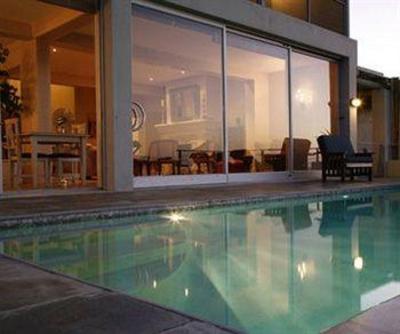 фото отеля Moonstruck on Pringle Bay Guesthouse
