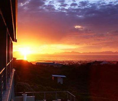 фото отеля Moonstruck on Pringle Bay Guesthouse