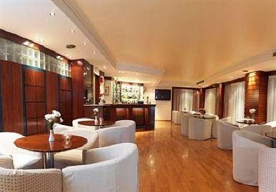 фото отеля Blazer Suites Hotel