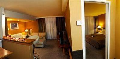 фото отеля Blazer Suites Hotel