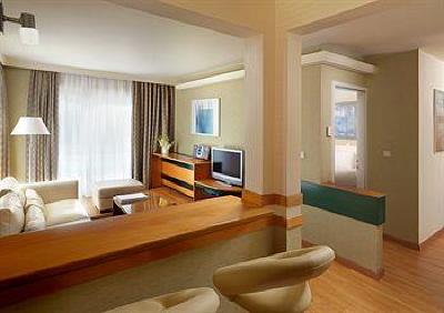 фото отеля Blazer Suites Hotel