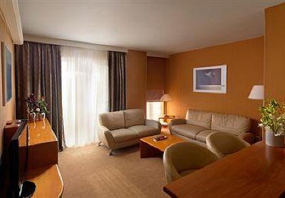 фото отеля Blazer Suites Hotel