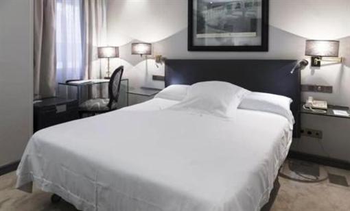 фото отеля Mercure Madrid Santo Domingo