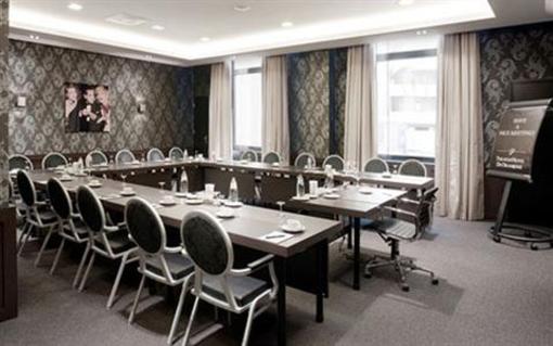 фото отеля Van der Valk Theaterhotel de Oranjerie