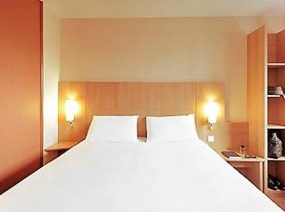 фото отеля Ibis Madrid Valentin Beato