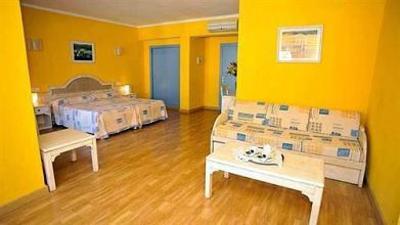 фото отеля Hostal Porto Colom Felanitx