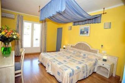 фото отеля Hostal Porto Colom Felanitx
