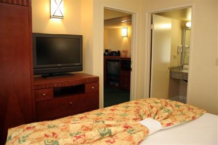 фото отеля Peacock Suites