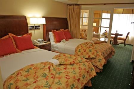 фото отеля Peacock Suites