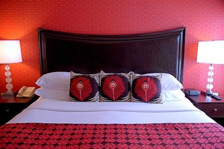 фото отеля Peacock Suites