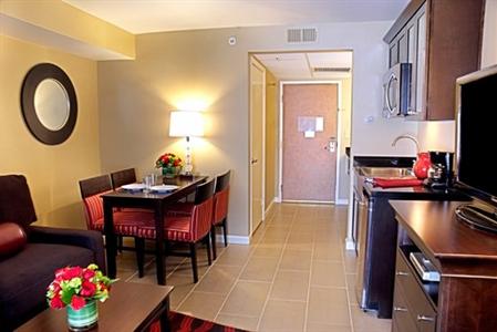 фото отеля Peacock Suites
