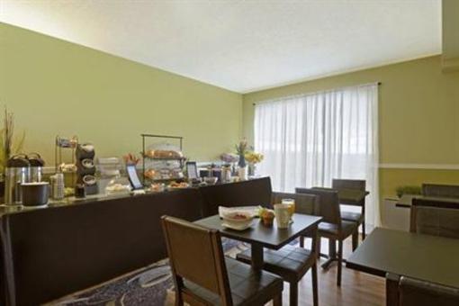 фото отеля Comfort Inn Montreal Aeroport