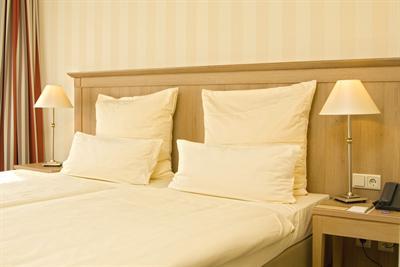 фото отеля Parkhotel Schloss Hohenfeld