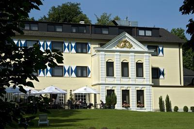 фото отеля Parkhotel Schloss Hohenfeld