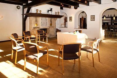 фото отеля Parkhotel Schloss Hohenfeld