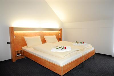фото отеля Hotel Gasthof Groß Bergkirchen