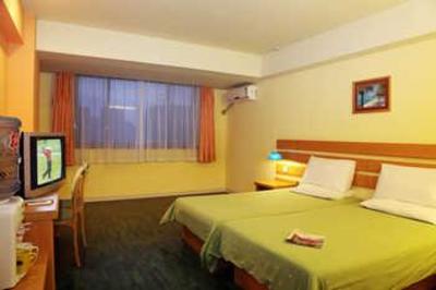 фото отеля Home Inn (Haikou Haixiu Middle Road)