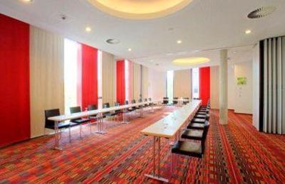 фото отеля Hilton Garden Inn Stuttgart Neckarpark