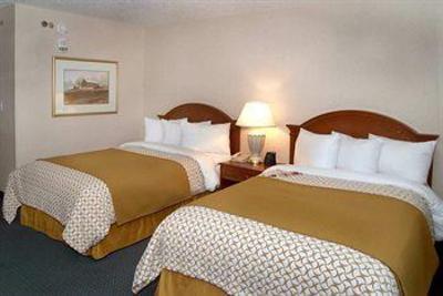 фото отеля Embassy Suites Hotel Cleveland-Rockside