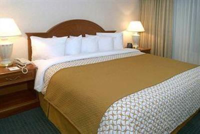 фото отеля Embassy Suites Hotel Cleveland-Rockside