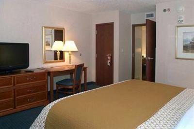 фото отеля Embassy Suites Hotel Cleveland-Rockside