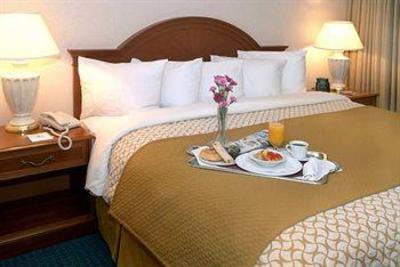 фото отеля Embassy Suites Hotel Cleveland-Rockside