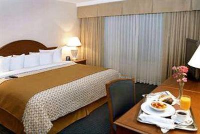 фото отеля Embassy Suites Hotel Cleveland-Rockside