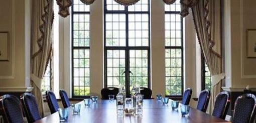 фото отеля Aldwark Manor