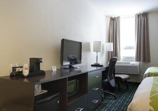 фото отеля Econo Lodge Winnipeg Manitoba