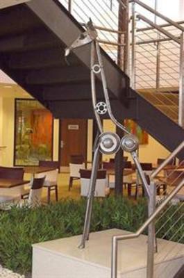 фото отеля Embassy Suites Detroit Metro Airport