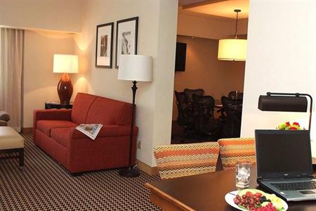 фото отеля Embassy Suites Detroit Metro Airport