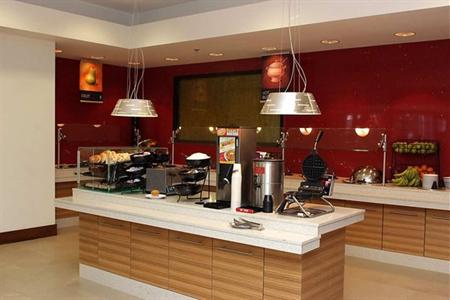 фото отеля Embassy Suites Detroit Metro Airport