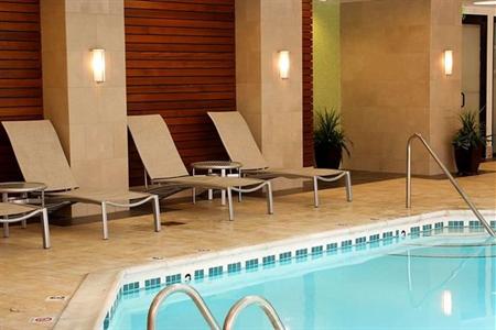 фото отеля Embassy Suites Detroit Metro Airport