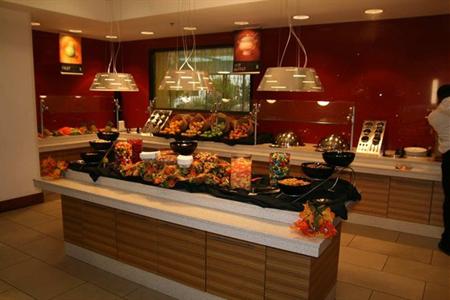 фото отеля Embassy Suites Detroit Metro Airport