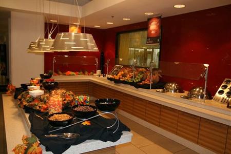 фото отеля Embassy Suites Detroit Metro Airport