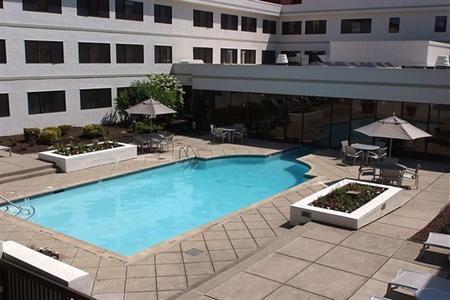 фото отеля Embassy Suites Detroit Metro Airport